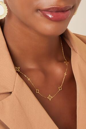 Collana con ciondolo minimalista trifogli Gold Stainless Steel h5 Immagine3